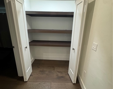 27500 Suffridge Drive - Photo Thumbnail 6