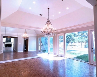19 Windermere Lane - Photo Thumbnail 7