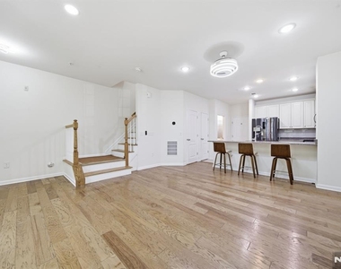 128 Wesmont - Photo Thumbnail 3