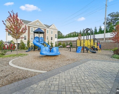 128 Wesmont - Photo Thumbnail 29