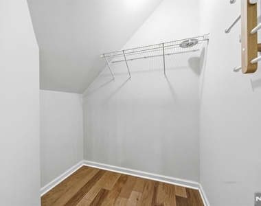 128 Wesmont - Photo Thumbnail 15