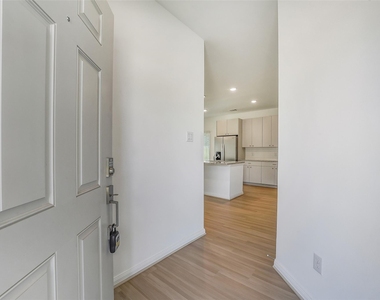 11928 Lakewood West Drive - Photo Thumbnail 2