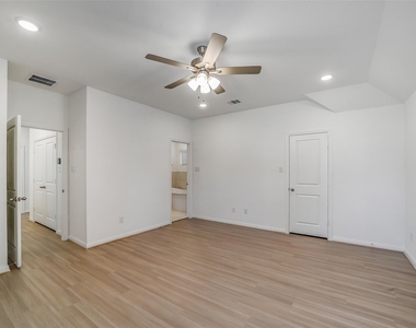 11928 Lakewood West Drive - Photo Thumbnail 11