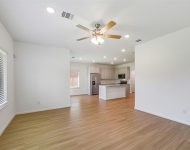 11928 Lakewood West Drive - Photo Thumbnail 4