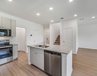 11928 Lakewood West Drive - Photo Thumbnail 6