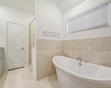 11928 Lakewood West Drive - Photo Thumbnail 13