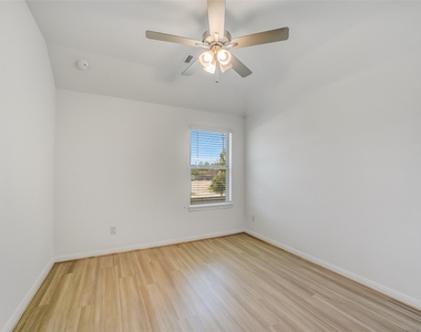 11928 Lakewood West Drive - Photo Thumbnail 15