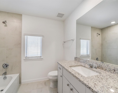 11928 Lakewood West Drive - Photo Thumbnail 17