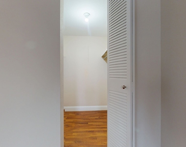 5660 Kingsbury Avenue - Photo Thumbnail 31
