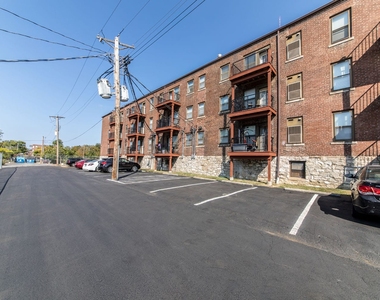 5660 Kingsbury Avenue - Photo Thumbnail 10