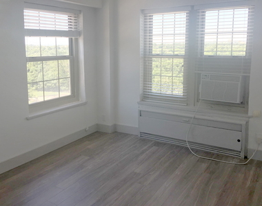 18 South Kingshighway - Photo Thumbnail 300