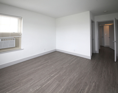 18 South Kingshighway - Photo Thumbnail 409