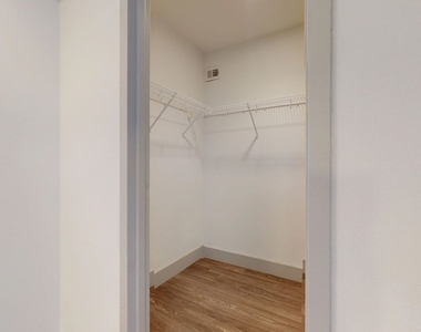 18 South Kingshighway - Photo Thumbnail 237