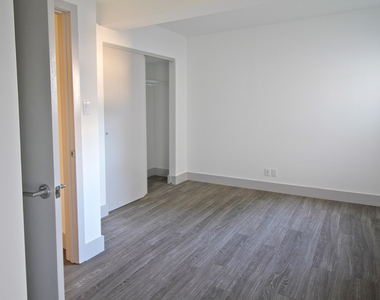 18 South Kingshighway - Photo Thumbnail 350