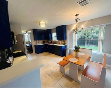 3618 Windhill Lane - Photo Thumbnail 4