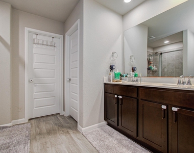 3742 Canyon Shore Lane - Photo Thumbnail 32