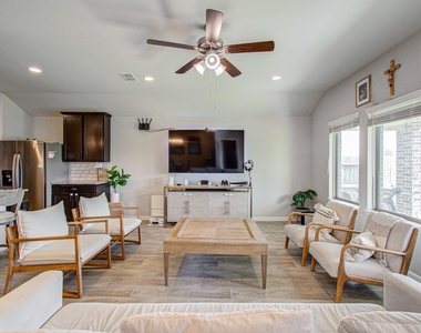 3742 Canyon Shore Lane - Photo Thumbnail 9