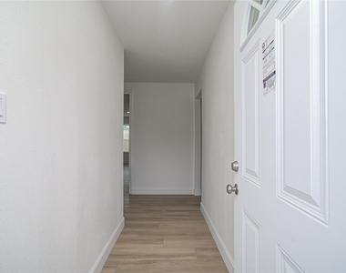 15448 Chipman Lane - Photo Thumbnail 1