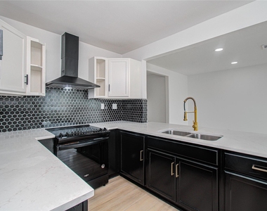 15448 Chipman Lane - Photo Thumbnail 9