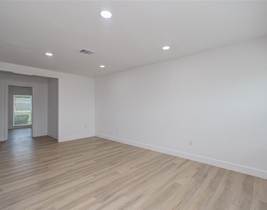 15448 Chipman Lane - Photo Thumbnail 15