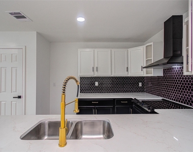 15448 Chipman Lane - Photo Thumbnail 11
