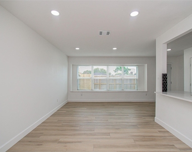15448 Chipman Lane - Photo Thumbnail 17