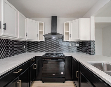 15448 Chipman Lane - Photo Thumbnail 10