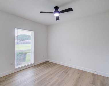 15448 Chipman Lane - Photo Thumbnail 2