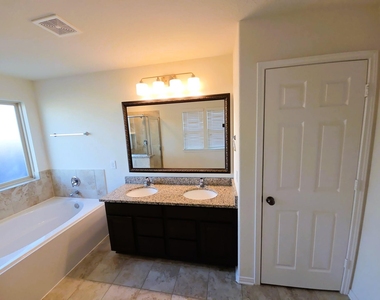 16626 Cliff Vale Court - Photo Thumbnail 24