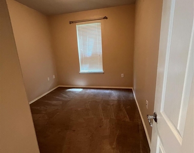 13600 Breton Ridge Street - Photo Thumbnail 10