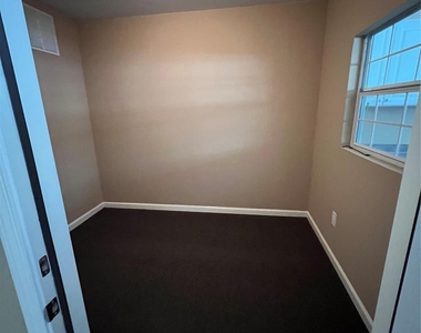 13600 Breton Ridge Street - Photo Thumbnail 9