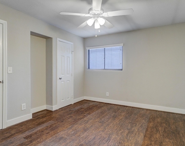 405 Hawthorne Street - Photo Thumbnail 7