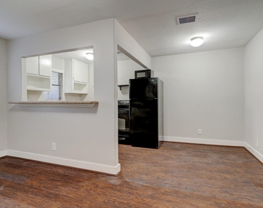 405 Hawthorne Street - Photo Thumbnail 3