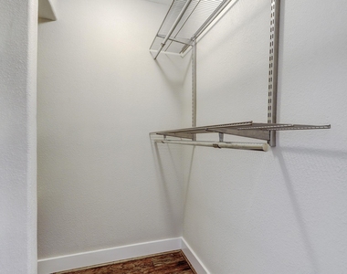 405 Hawthorne Street - Photo Thumbnail 6
