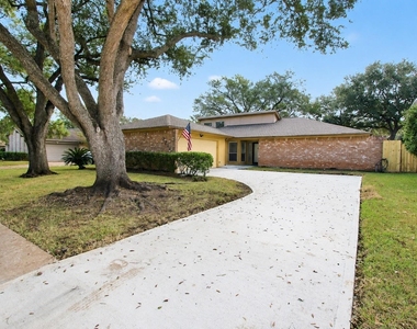 2731 Colony Drive - Photo Thumbnail 17