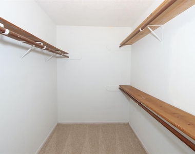 2731 Colony Drive - Photo Thumbnail 8