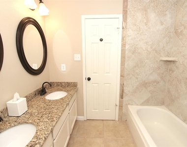 2731 Colony Drive - Photo Thumbnail 7