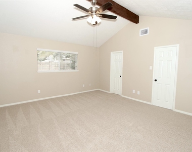 2731 Colony Drive - Photo Thumbnail 5