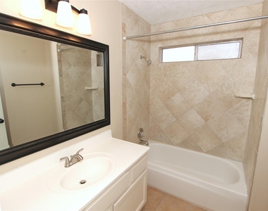 2731 Colony Drive - Photo Thumbnail 11