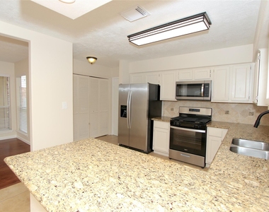 2731 Colony Drive - Photo Thumbnail 3
