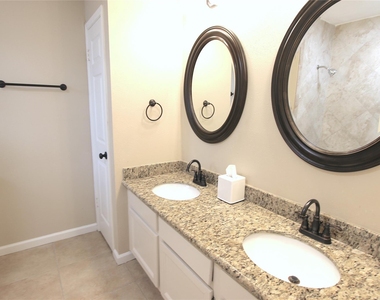 2731 Colony Drive - Photo Thumbnail 6