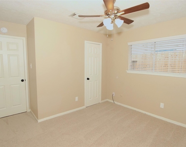 2731 Colony Drive - Photo Thumbnail 10