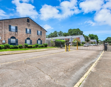 6334 Chevy Chase Drive - Photo Thumbnail 29