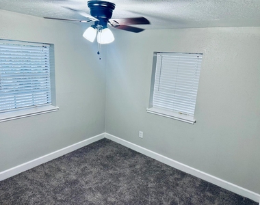 501 Waco Street - Photo Thumbnail 8