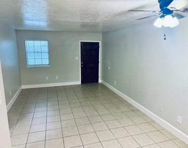 501 Waco Street - Photo Thumbnail 2