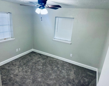 501 Waco Street - Photo Thumbnail 9