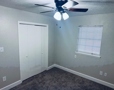 501 Waco Street - Photo Thumbnail 4