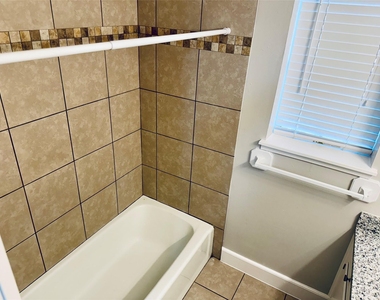 501 Waco Street - Photo Thumbnail 6