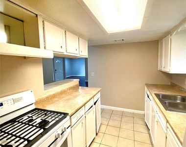 11906 Binghampton Drive - Photo Thumbnail 9