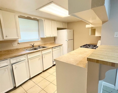 11906 Binghampton Drive - Photo Thumbnail 8